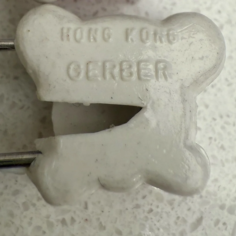 Set of 4 Vintage Bear Diaper Pins White Bears Red Bow Ties Nursery Retro Baby - Picture 5 of 7